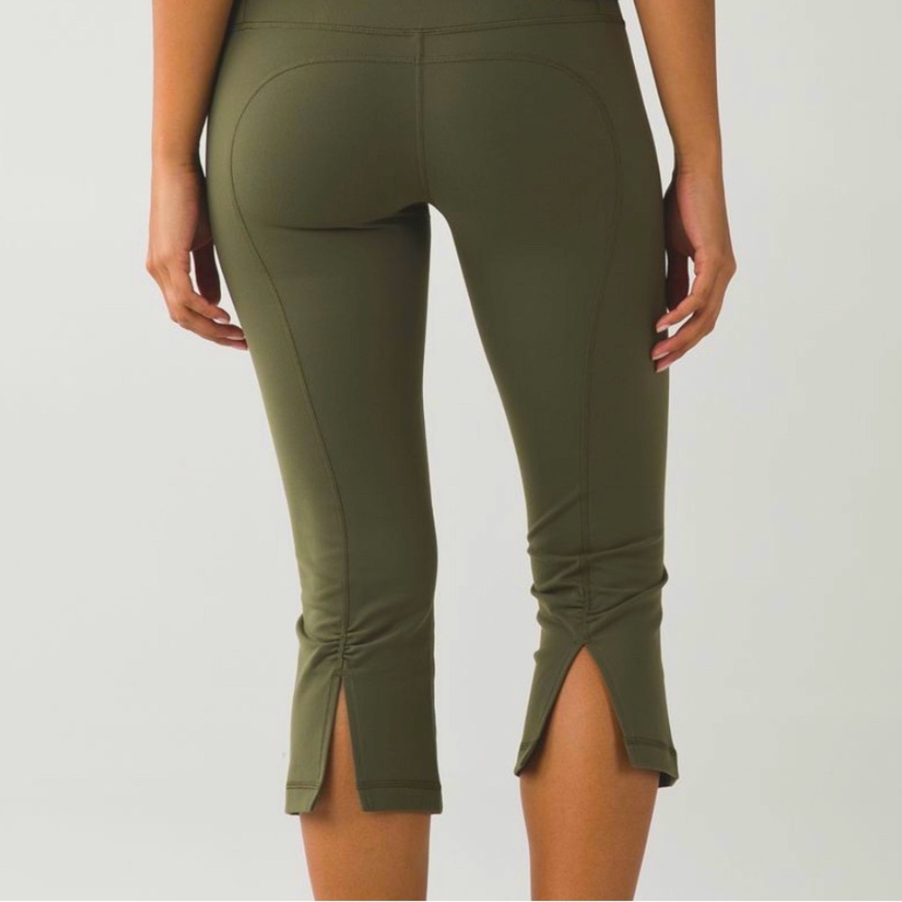 Lululemon - Gather and Crow Crop II